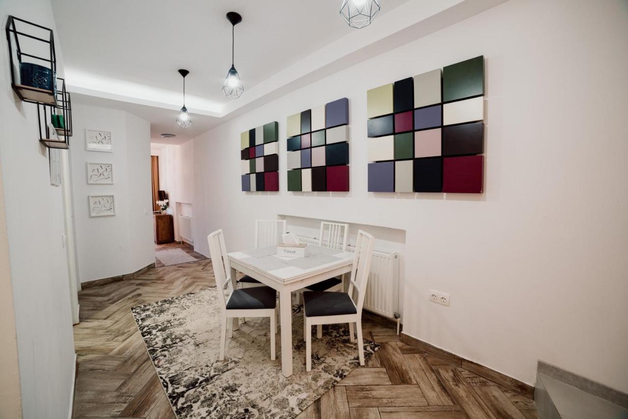 Garden Apartament Petrila 外观 照片