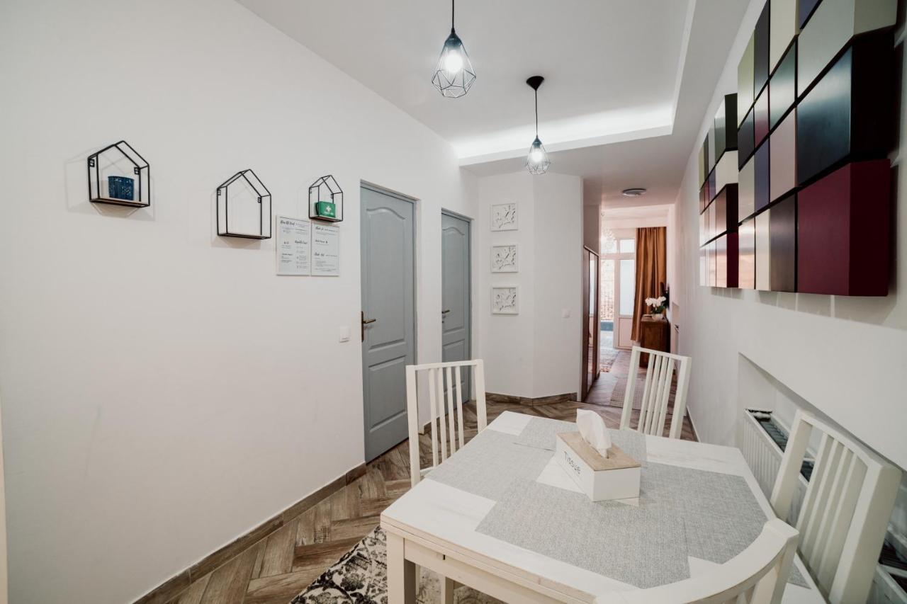 Garden Apartament Petrila 外观 照片