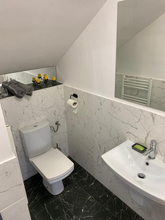 Garden Apartament Petrila 外观 照片