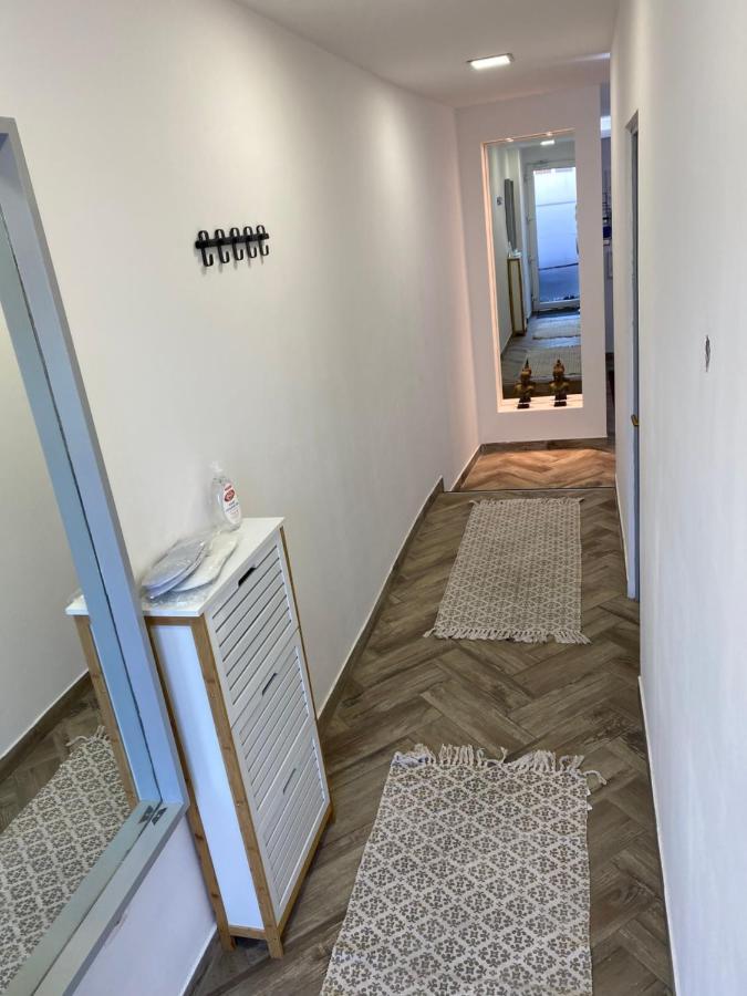 Garden Apartament Petrila 外观 照片