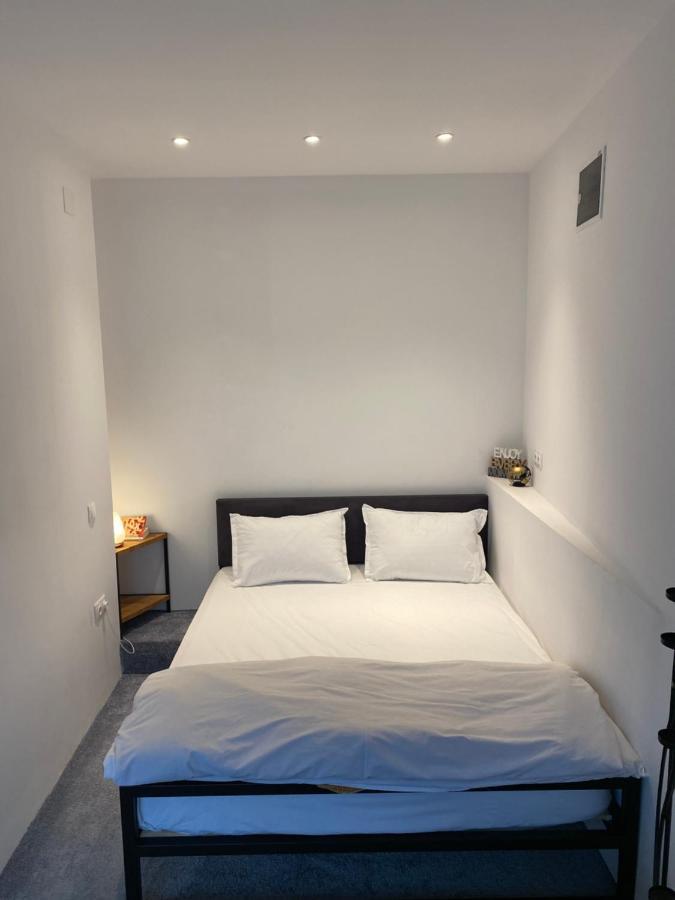 Garden Apartament Petrila 外观 照片