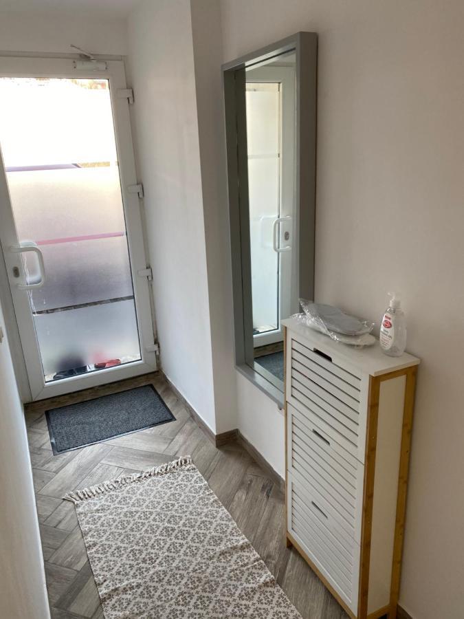 Garden Apartament Petrila 外观 照片
