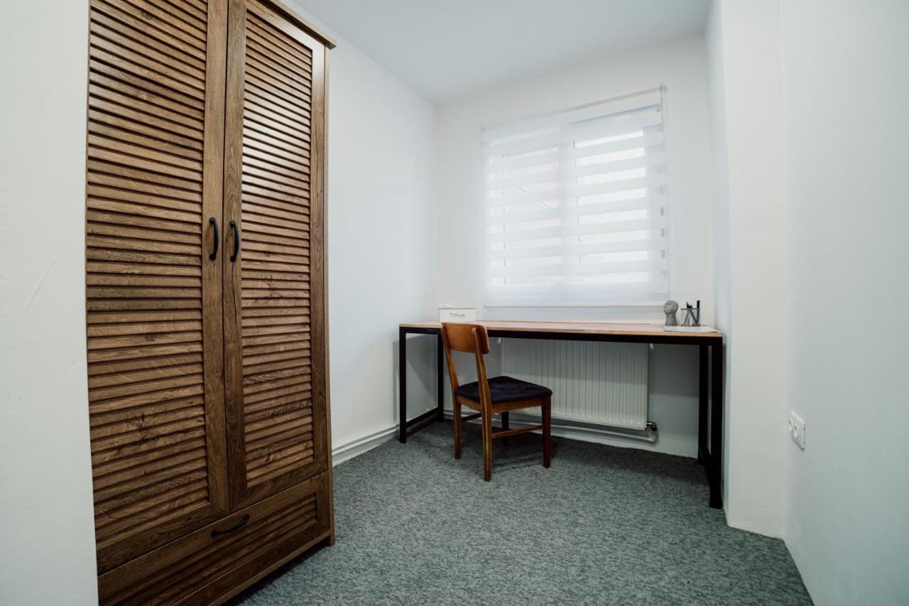 Garden Apartament Petrila 外观 照片