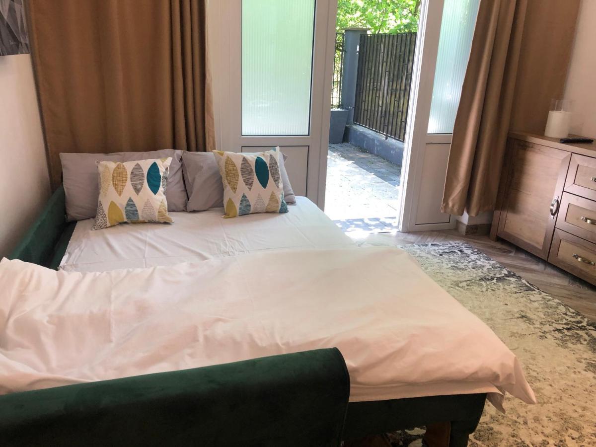Garden Apartament Petrila 外观 照片