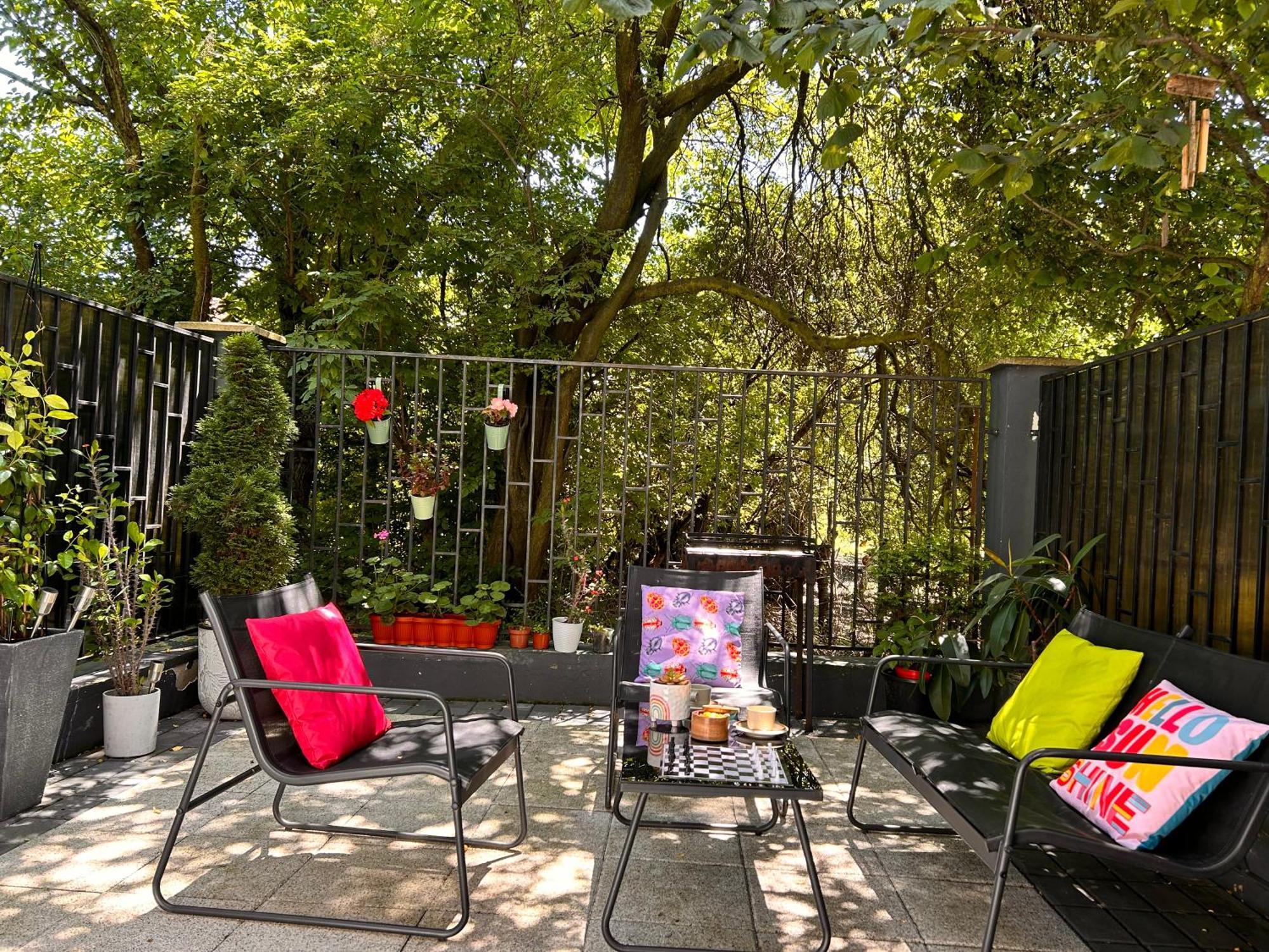 Garden Apartament Petrila 外观 照片